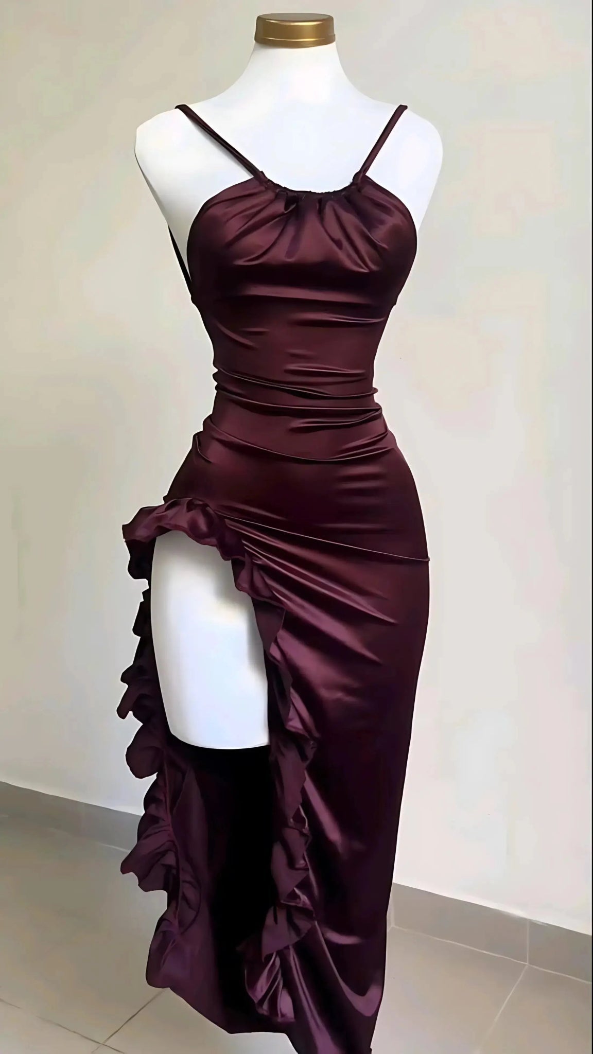 Luvessi® | Robe de Soirée Dos Nu Bordeau – Élégance Intemporelle - TrendlyLux™